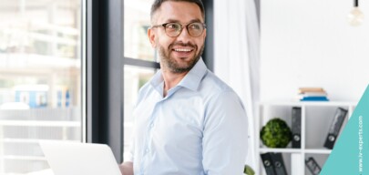 FI Man met laptop