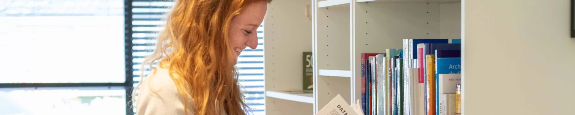 Boekenkast debby